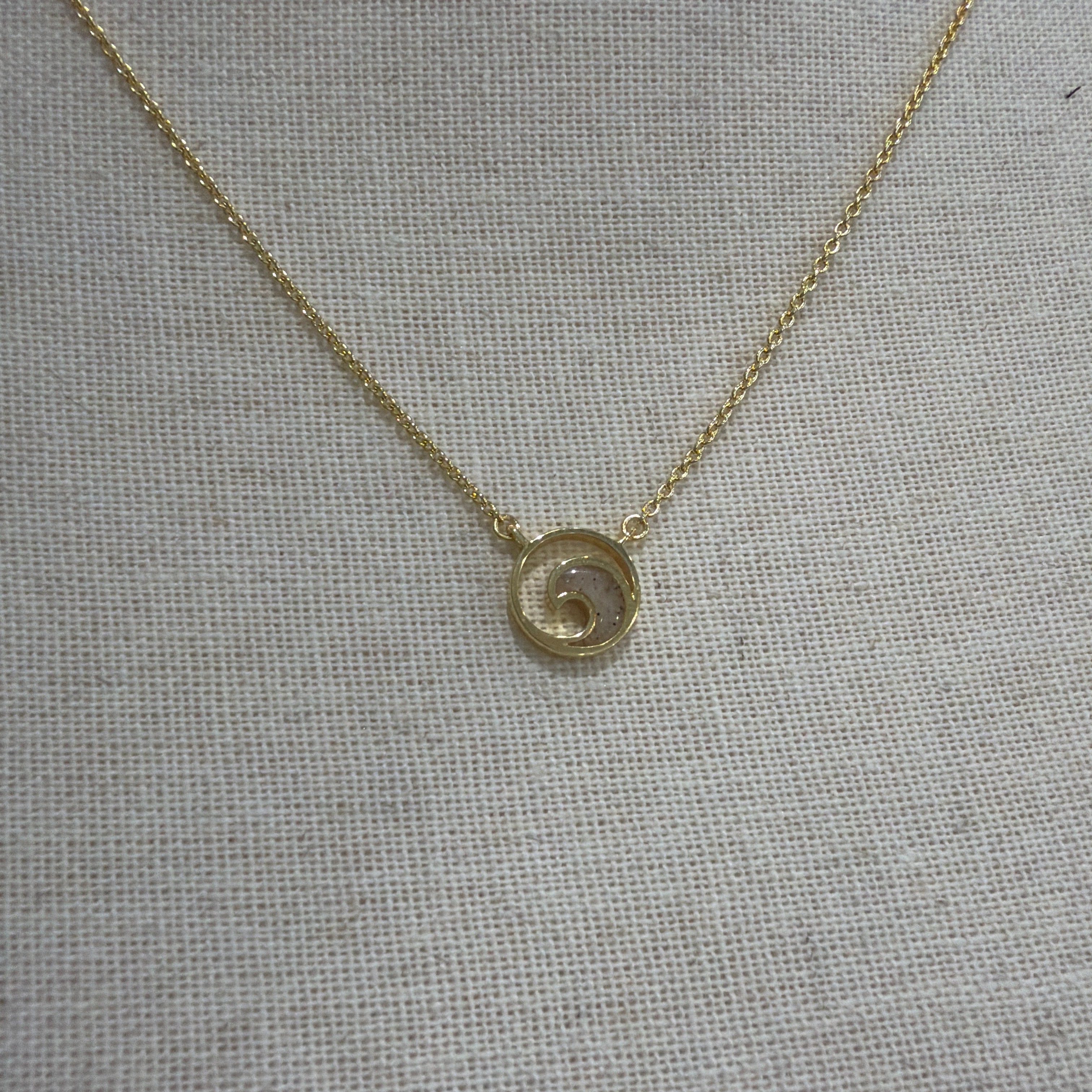 Dune Delicate Wave Necklace