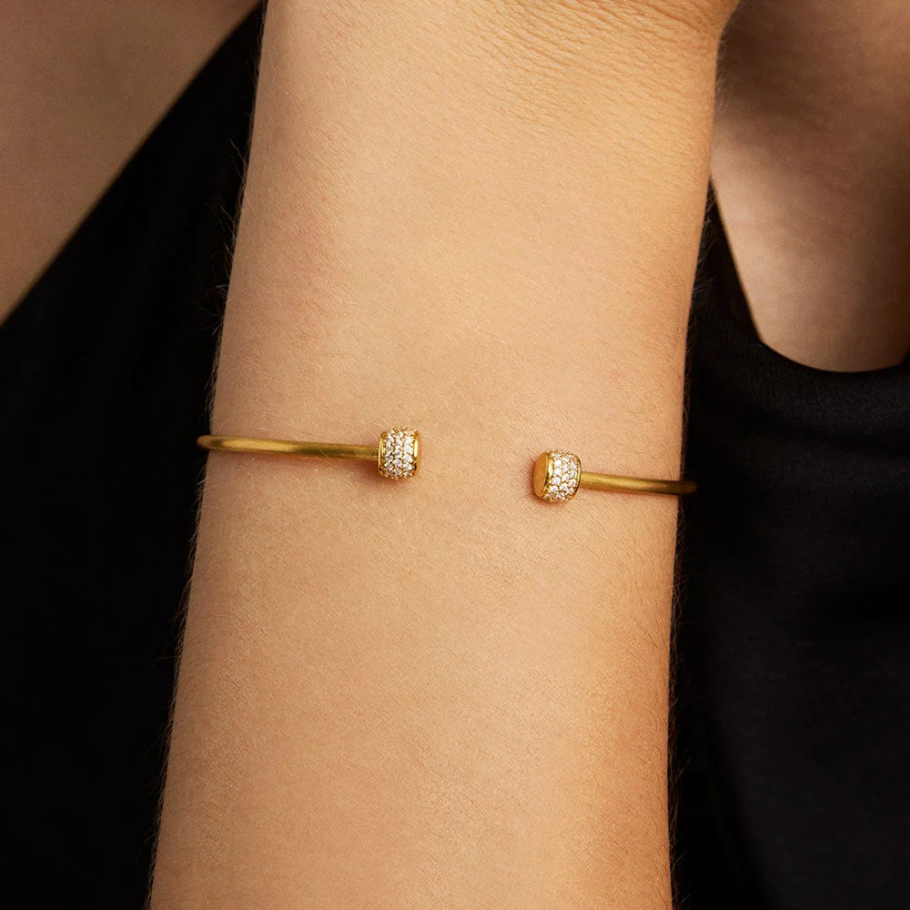 Juliette Pavé Twist Bangle - Gold - White Topaz