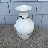 Jobi Vase Anniversary black & white