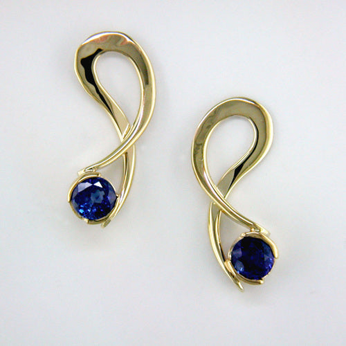 Tom Kruskal Small Gold Dancing Earrings with Peridot